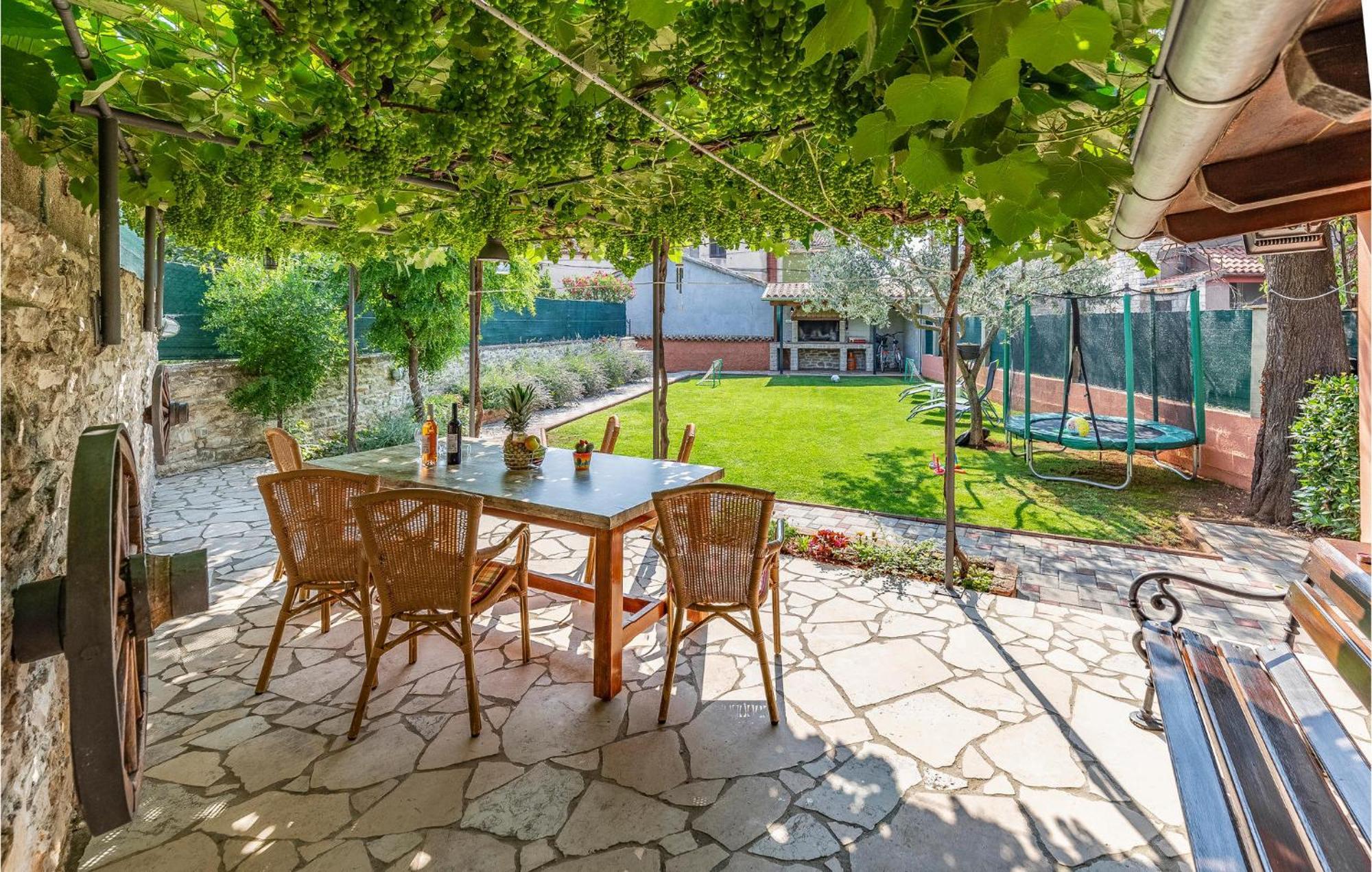 Holiday home 2 Bedroom Awesome In Kavran